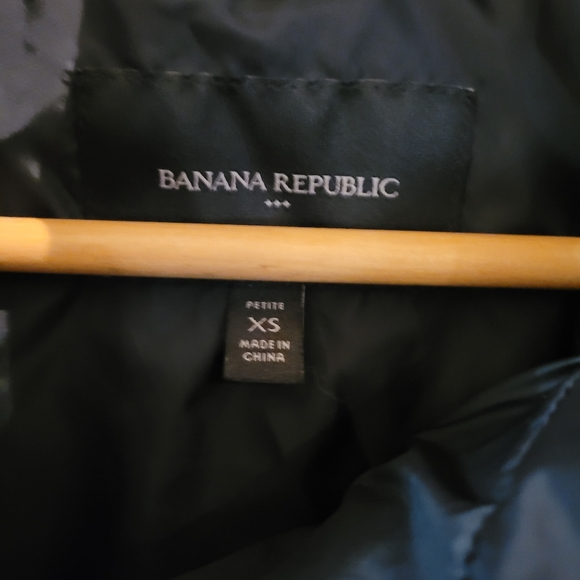 Banana Republic Women's Puffer Jacket (Petite Collection) - Picture 7 of 7